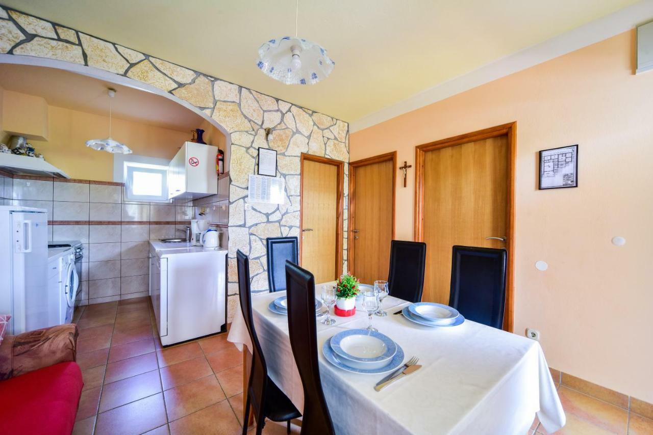 Bed and Breakfast Haus Josipa Maslenica Exterior foto
